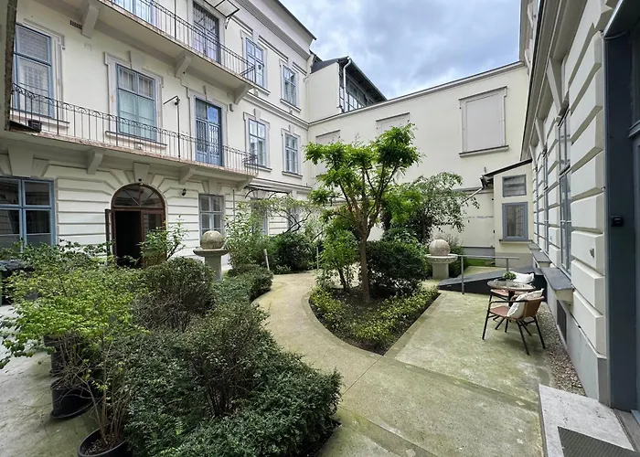 Hidden Gem With Terrace On The Andrassy Fashion Road