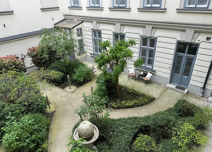 Hidden Gem With Terrace On The Andrassy Fashion Road